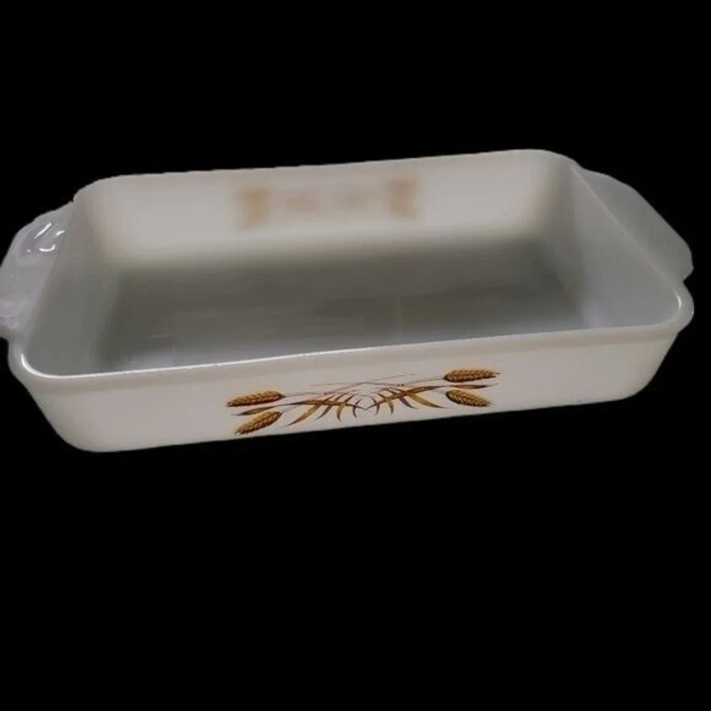 Anchor Hocking Fire King Milk Glass Wheat Grain Wheat Baking Dish Vintage‎